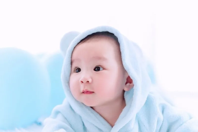 Làm mới màn hình với hình nền em bé dễ thương siêu cute