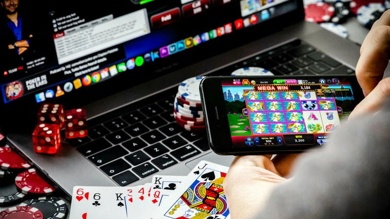 Tăng cược thông minh khi chơi Baccarat qua tải Hit Club để nhân đôi cơ hội thắng.