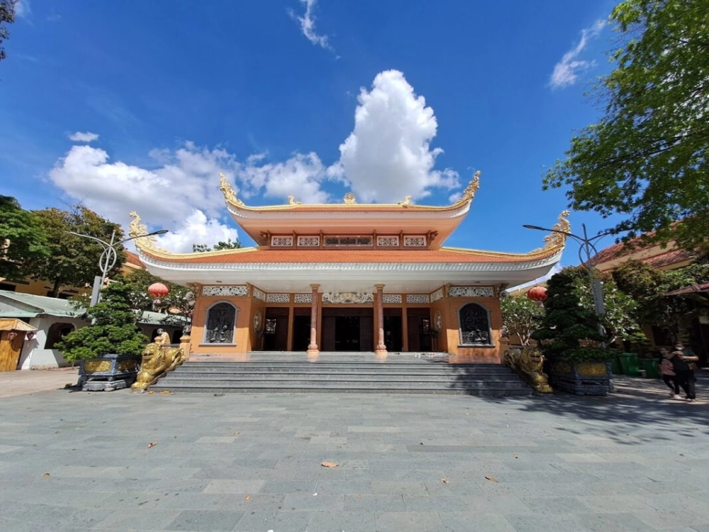 Những ngôi đền chùa nổi tiếng ở Việt Nam