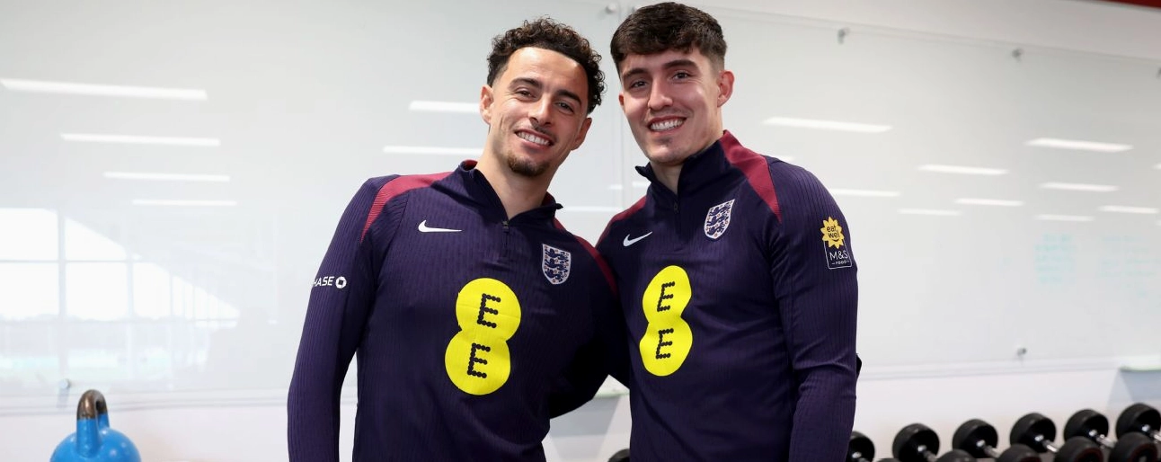 Cầu thủ Tino Livramento tập luyện trong màu áo Đội tuyển Anh