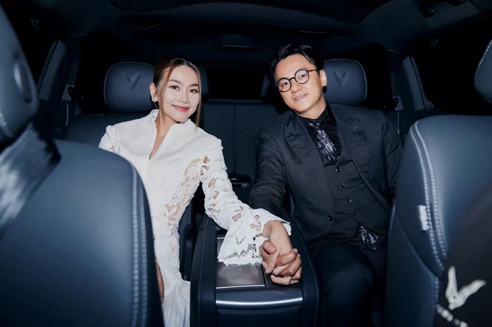 Thanh Hằng với nụ cười tỏa nắng thể hiện niềm hạnh phúc viên mãn trong đời sống cá nhân