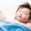 Trẻ 3 tháng tuổi ngủ hay lắc đầu: Nguyên nhân và cách khắc phục hiệu quả
