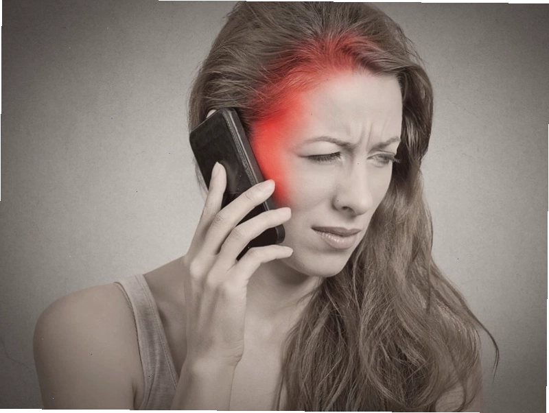 Ánh sáng xanh từ điện thoại ảnh hưởng xấu đến mắt và não bộ