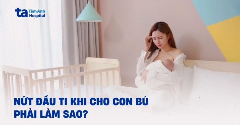 Bác sĩ tư vấn cho bệnh nhân về các vấn đề mắt