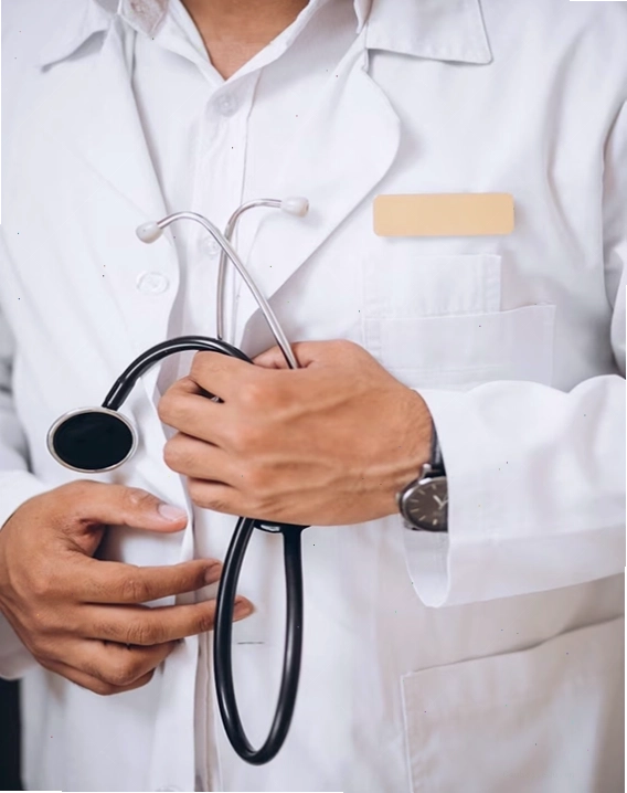 Bác sĩ tư vấn và lựa chọn dịch vụ chăm sóc mắt
