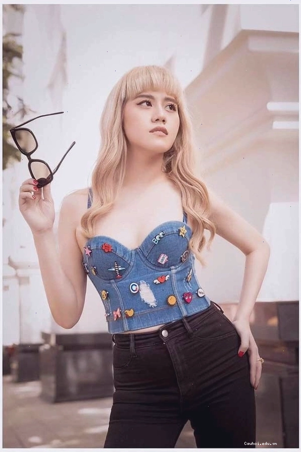 Bầu show Bảo Trâm với phong cách thời trang cá tính và sành điệu
