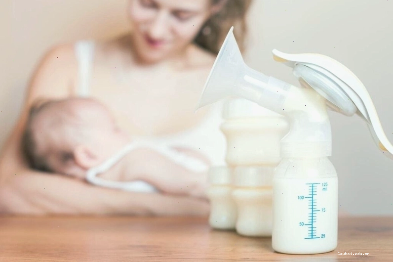 Bé 6 tháng tuổi sẵn sàng cho giai đoạn ăn dặm