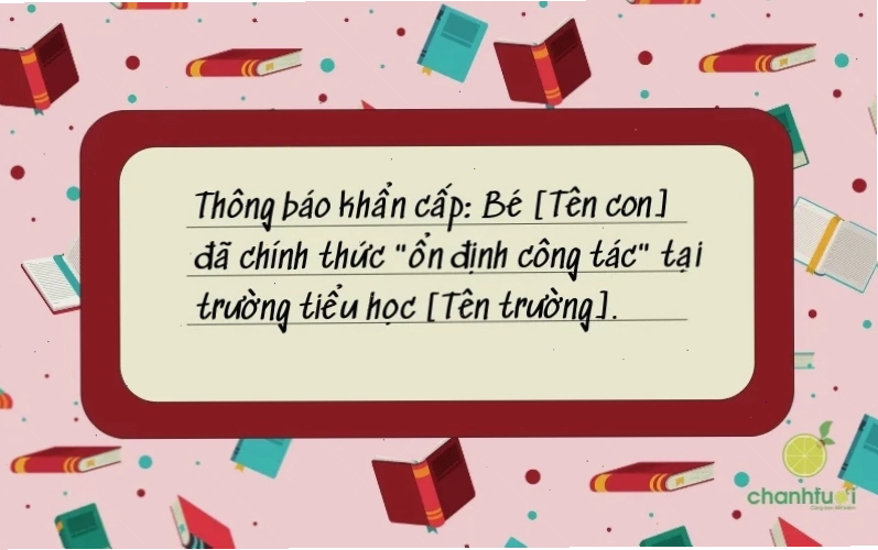 Bé gái tiểu học với nụ cười rạng rỡ trong bộ đồng phục mới