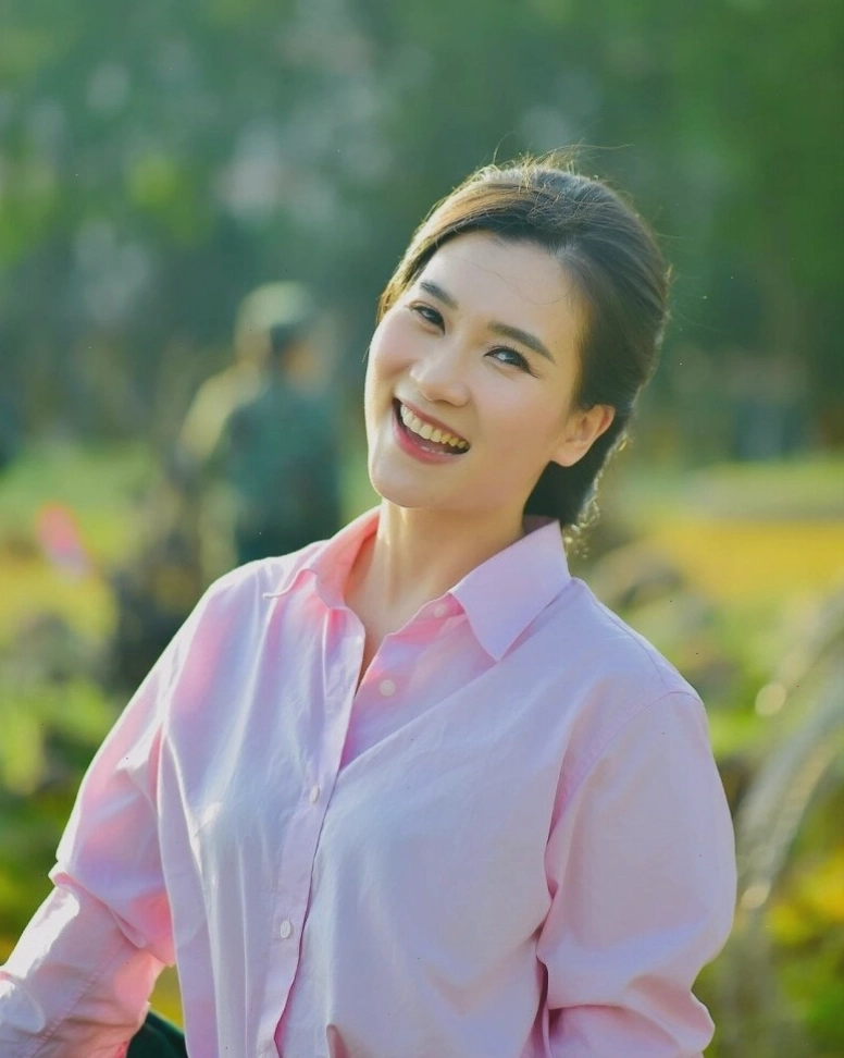 BTV Khánh Trang trong một buổi ghi hình