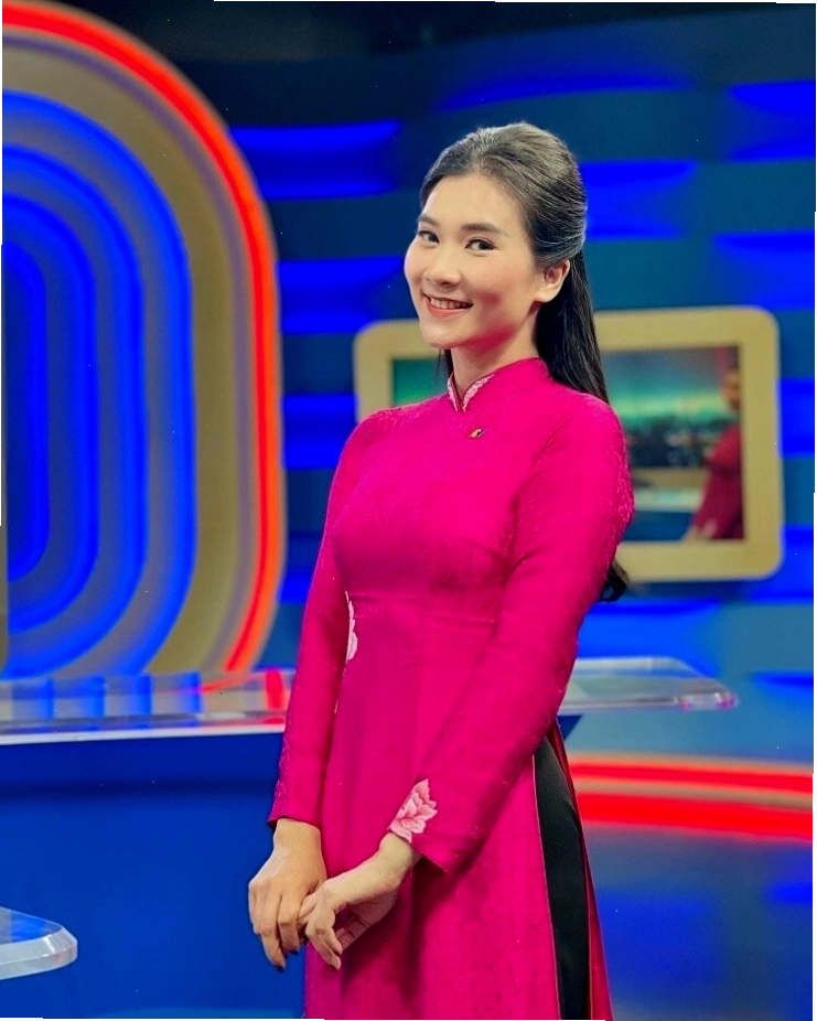 BTV Khánh Trang với nụ cười tươi tắn