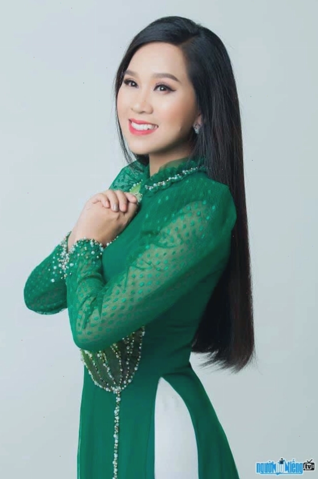 Ca sĩ Hồng Phượng sinh ra trong gia đình có truyền thống nghệ thuật