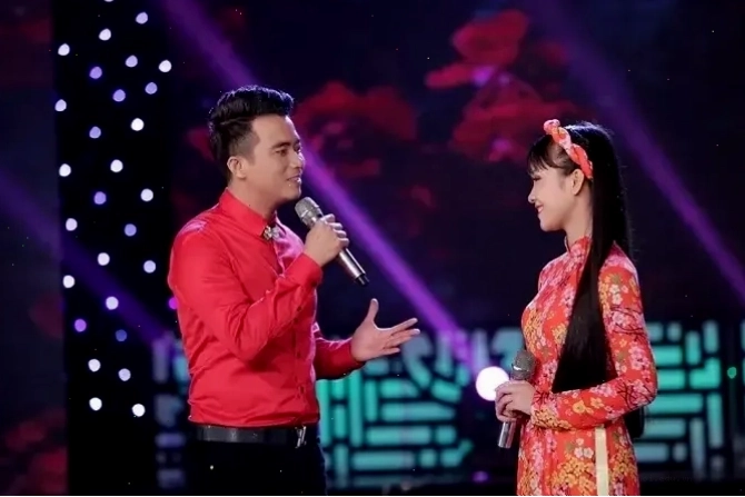 Ca sĩ Lê Sang và vợ Kim Chi trong khoảnh khắc đời thường hạnh phúc