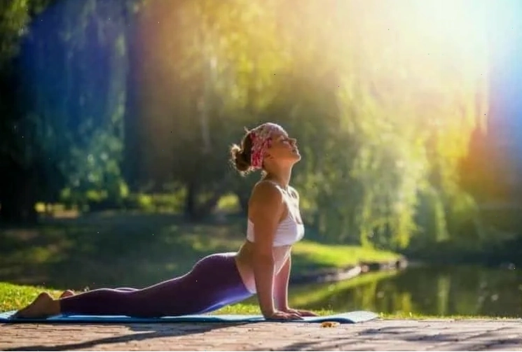 Cách làm ngực to bằng yoga