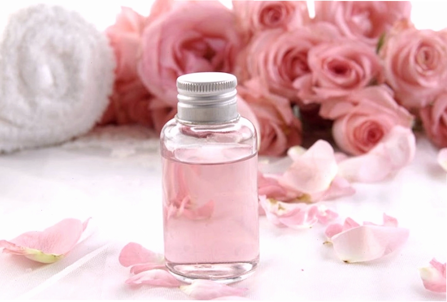 Cách làm nước tẩy trang bằng nước hoa hồng