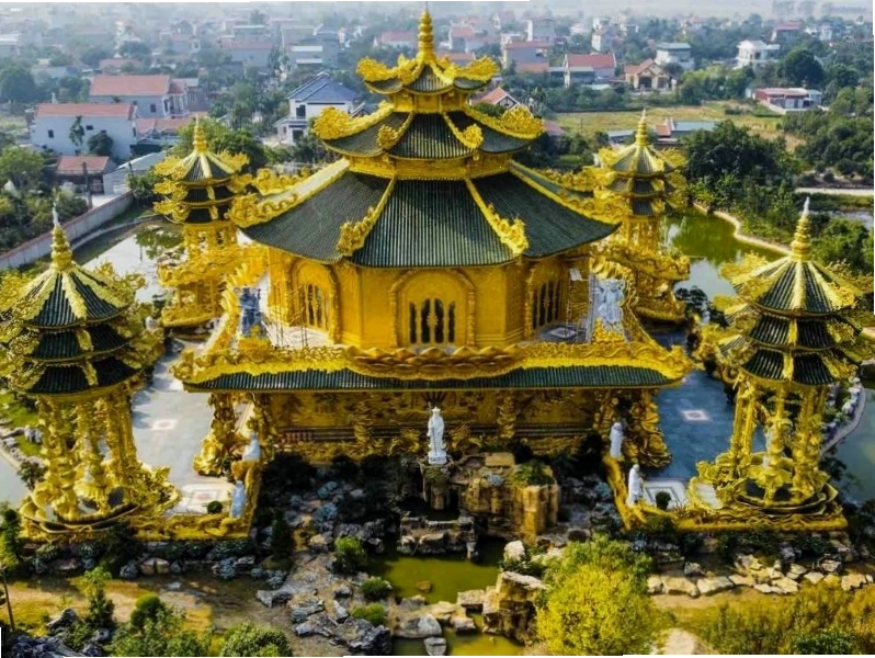 Cận cảnh kiến trúc dát vàng tinh xảo tại Chùa Phúc Lâm