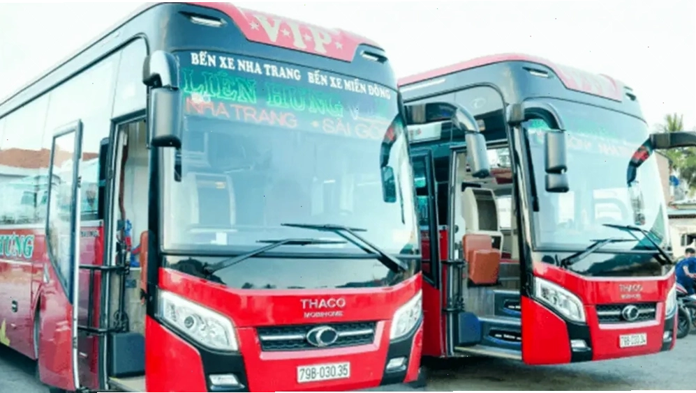 Cận cảnh mặt tiền bến xe An Sương