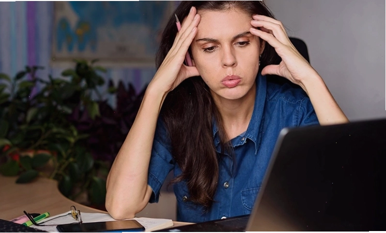 Căng thẳng stress gây mụn lưng