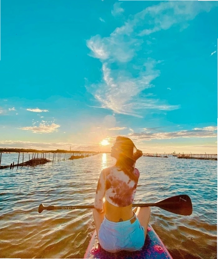 Cảnh biển Lăng Cô lúc bình minh