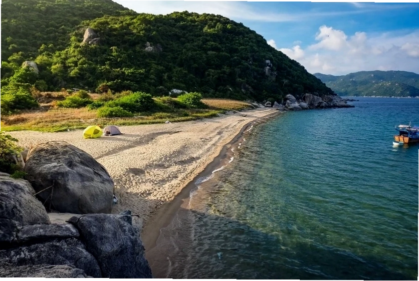 Cảnh quan đa dạng tại Bán đảo Đầm Môn