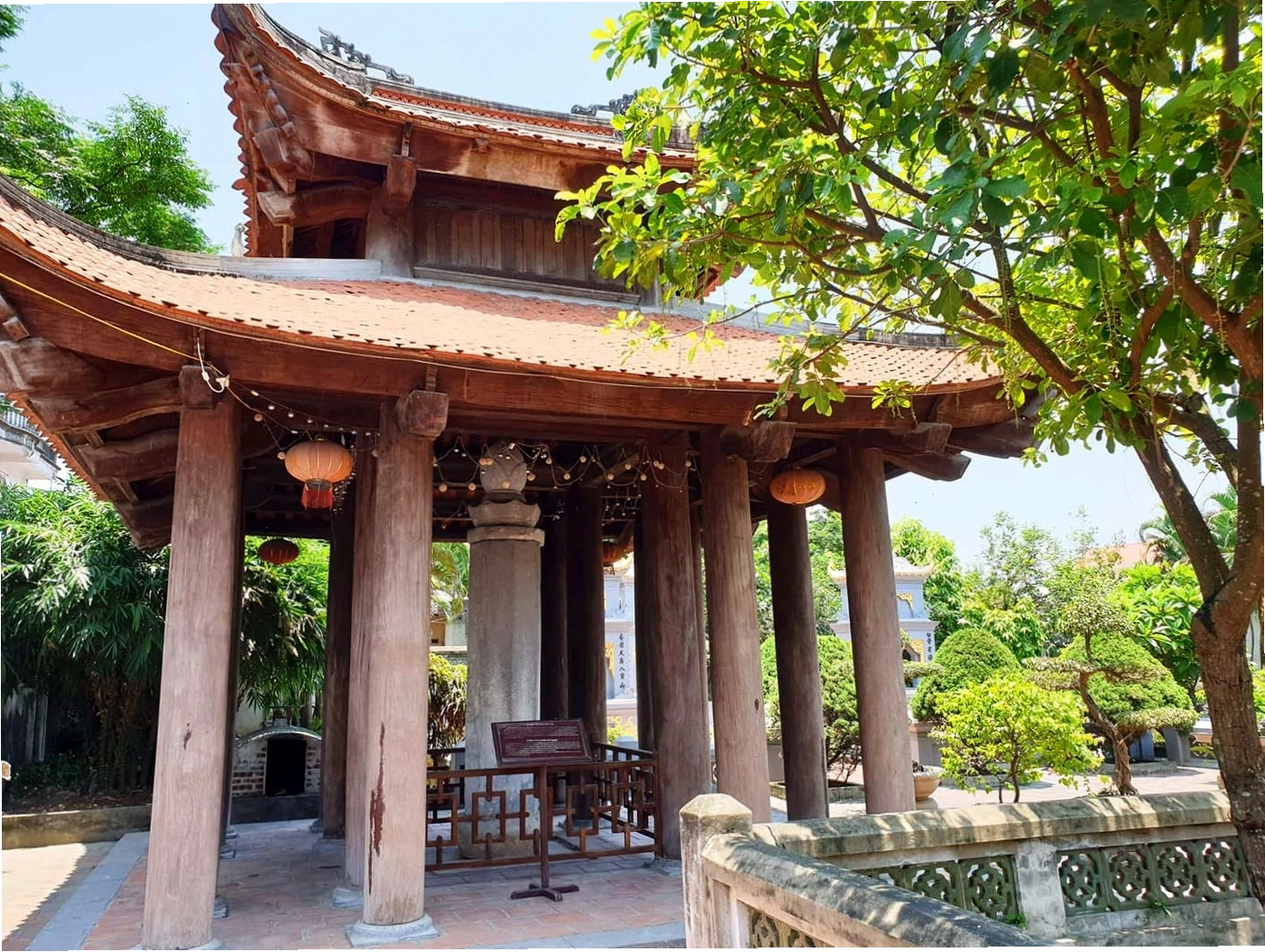Cảnh quan thiên nhiên hùng vĩ bao quanh Cố đô Hoa Lư