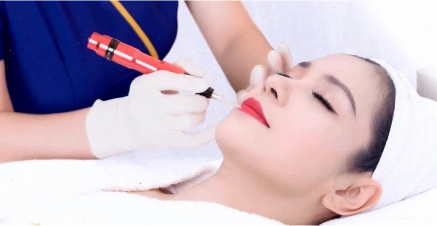 Chăm sóc môi đúng cách giúp màu phun lên chuẩn và bền màu