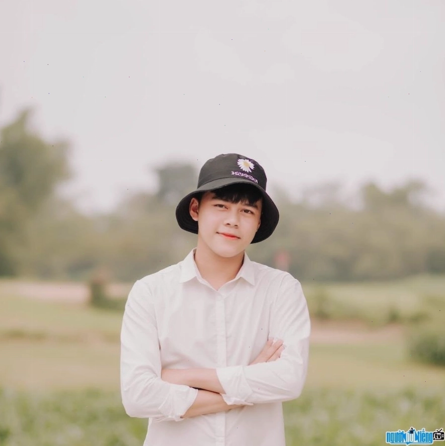 Chân dung ca sĩ Thái Học