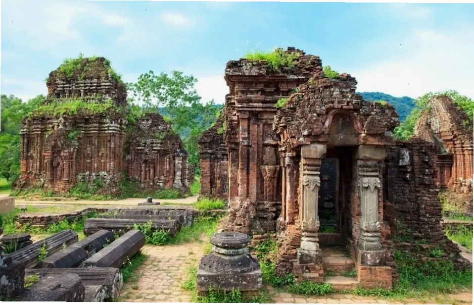 Chi tiết điêu khắc trên tường đá tại Thánh địa Mỹ Sơn