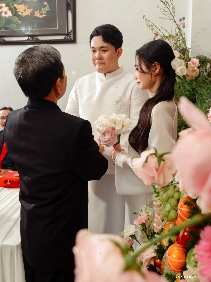 Chú rể Andiez Nam Trương xúc động trong lễ cưới