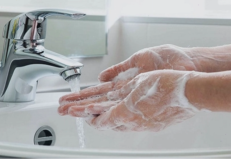 Chú ý rửa tay trước bữa ăn để tránh nhiễm khuẩn