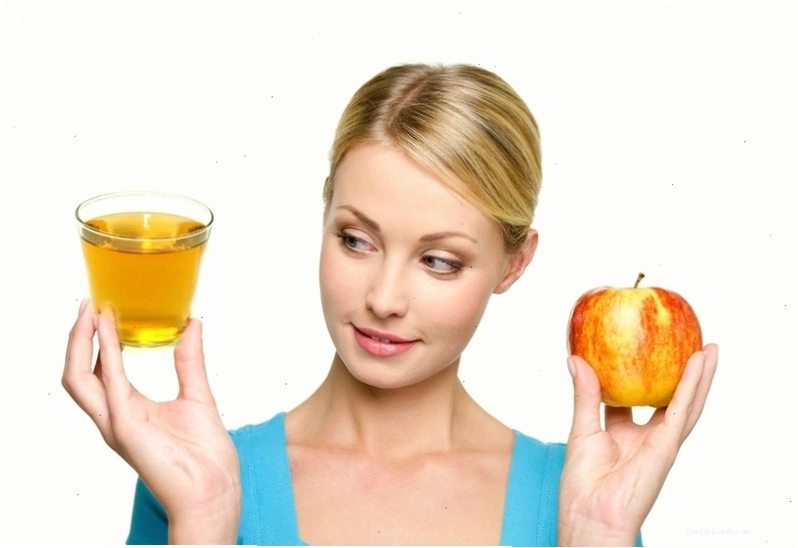 Chuẩn bị nguyên liệu làm giấm táo tại nhà gồm táo, đường và hũ thủy tinh
