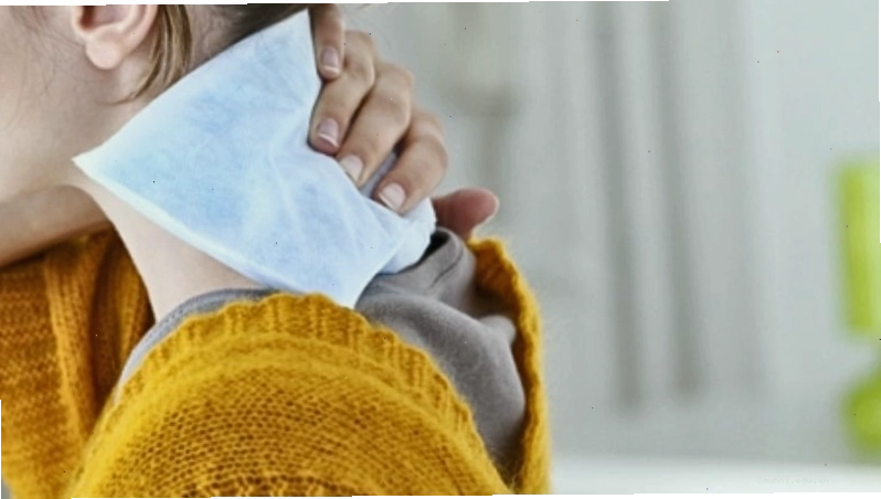 Chườm lạnh giúp giảm sưng và bầm tím cho vết hickey