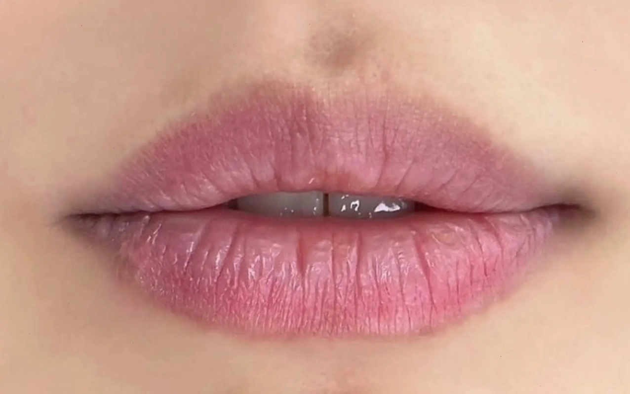 Chuyên gia thẩm mỹ tư vấn cách khắc phục tình trạng phun môi không lên màu