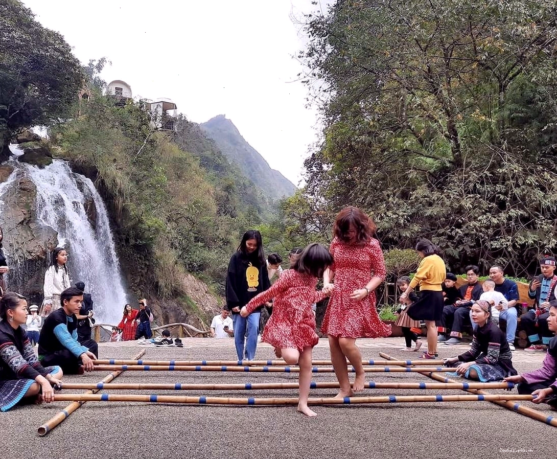Con đường dẫn vào bản Cát Cát Sapa