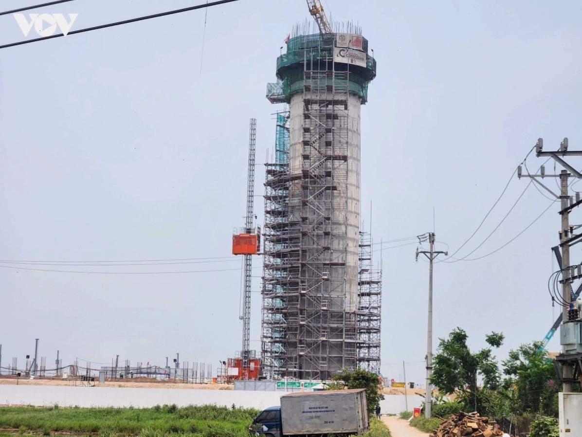 Công nhân đang làm việc tại công trường dự án sân bay Gia Bình