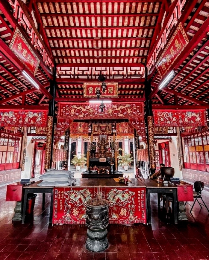 Cổng vào chùa Ngọc Hoàng