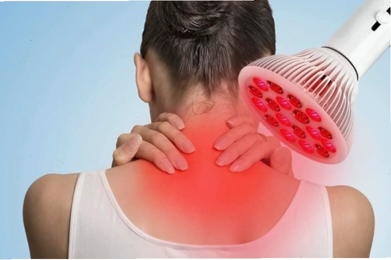 Da bị bỏng rát do tiếp xúc quá lâu với đèn hồng ngoại