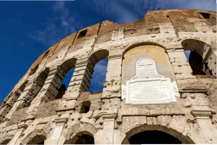 Đấu trường La Mã Colosseum biểu tượng của sự hùng vĩ thời La Mã cổ đại