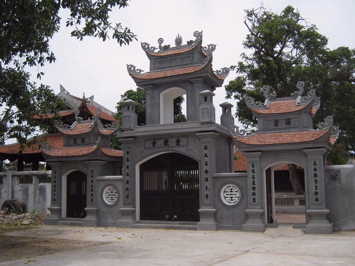 Đền vua Lê Đại Hành uy nghi và cổ kính