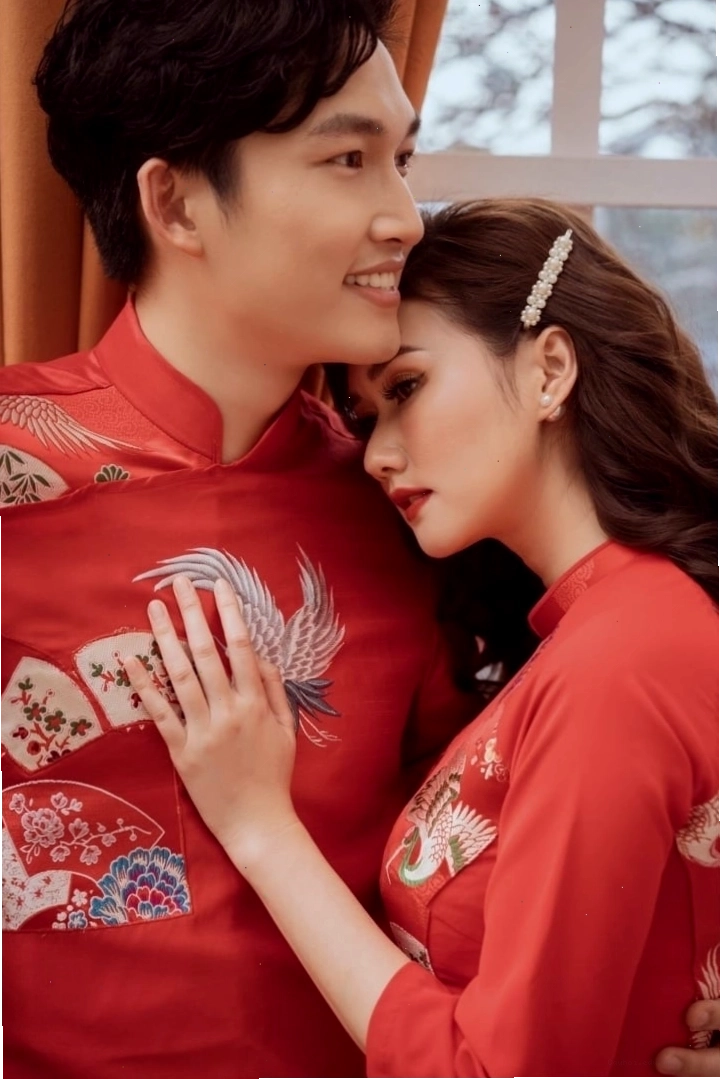Đình Tú với phong thái lịch lãm