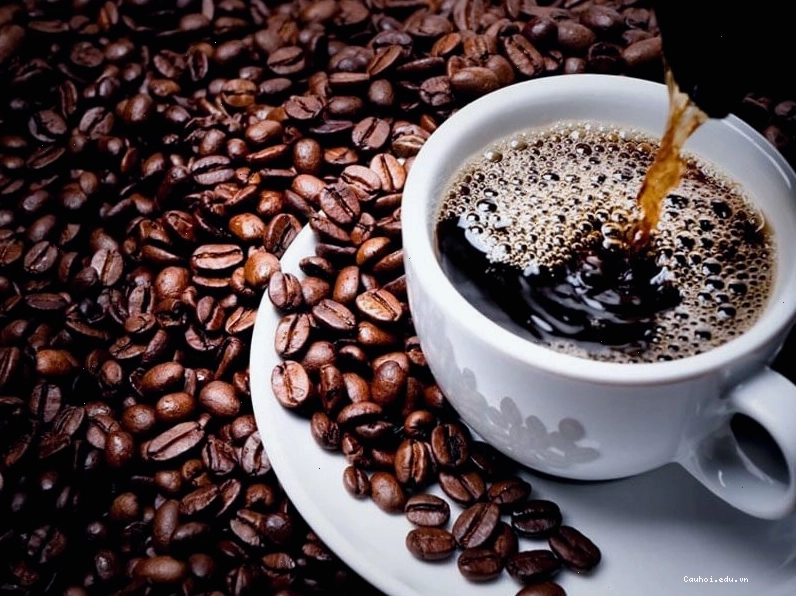 Đồ uống có màu như café là một trong những yếu tố làm vàng răng