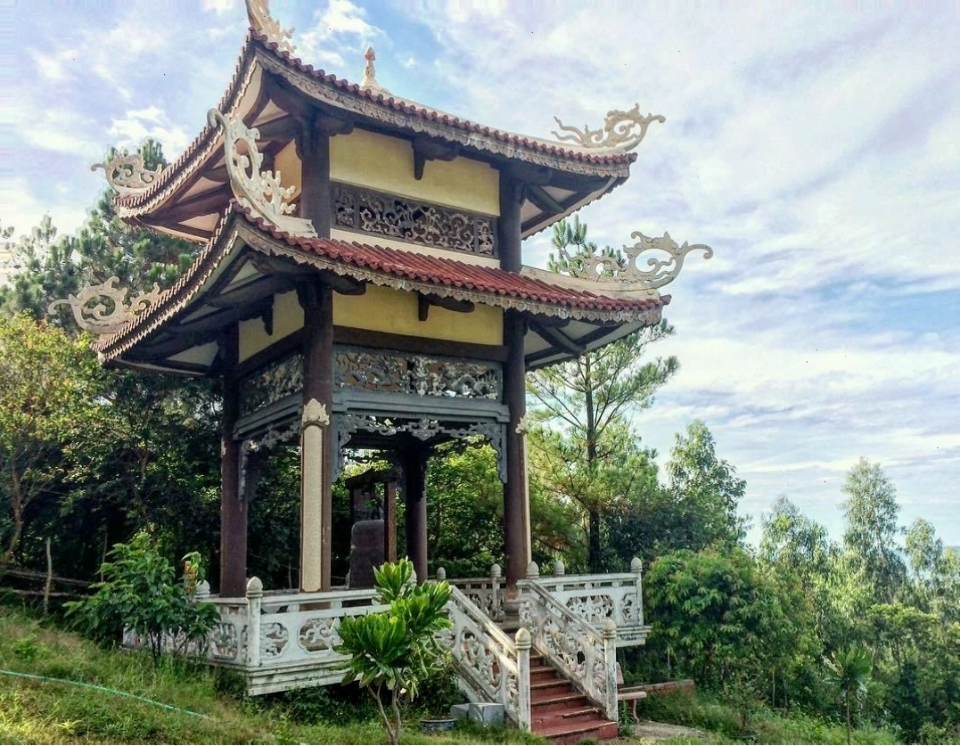Du khách thành kính viếng Mộ Đại tướng