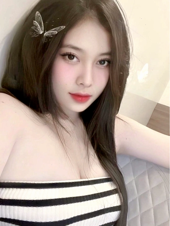 Gái xinh Việt Nam dễ thương với phong cách trẻ trung