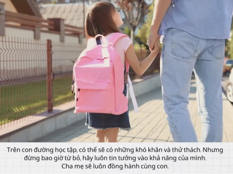 Gia đình chụp ảnh kỷ niệm ngày con vào lớp 1