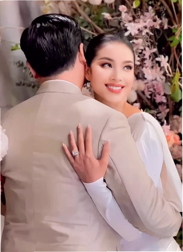 Gia đình hạnh phúc của Phạm Hương tại Mỹ
