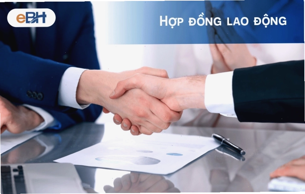 Giao kết hợp đồng lao động giữa người lao động và doanh nghiệp thể hiện sự chuyên nghiệp