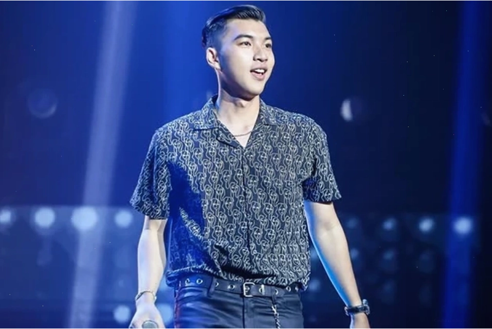 Hiếu Thứ Hai trong một màn trình diễn đầy năng lượng tại Anh Trai Say Hi