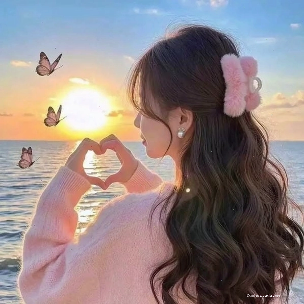 Hình ảnh cô gái với mái tóc dài và trang phục nhẹ nhàng