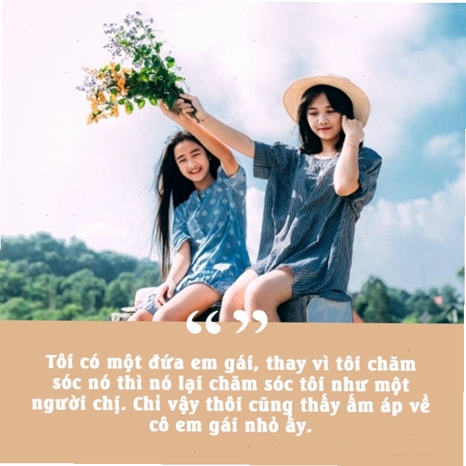 Hình ảnh hai chị em gái đang ôm nhau thể hiện tình cảm thắm thiết