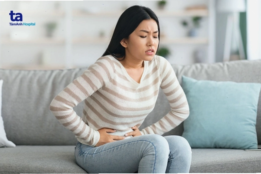 Hình ảnh minh họa cơn đau bụng kinh dữ dội ở phụ nữ