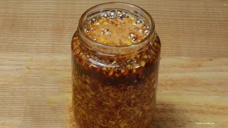 Hoàn thành quá trình ngâm gừng với mật ong